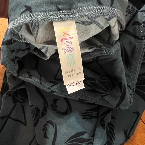 LuLaRoe Flamingo one size leggings - Picture 3 of 3